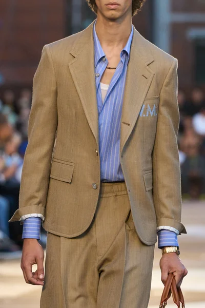 Look 90